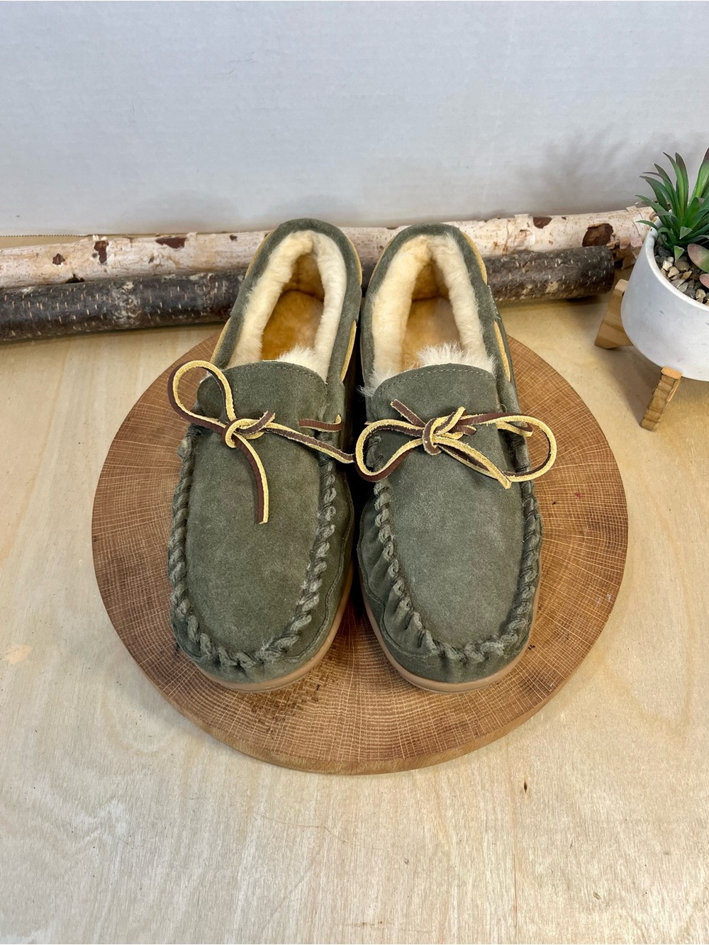 L.L. Bean Olive Suede Shearling Venetian Moccasin Slippers Sz 8 [or 8.5]